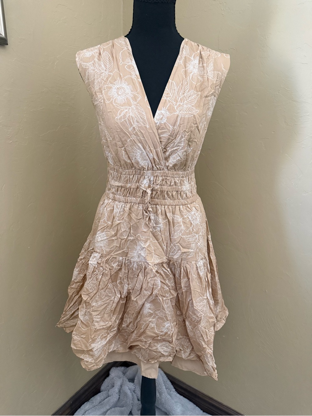 Tommy Hilfiger Beige Floral V-Neck Tiered Midi Dress